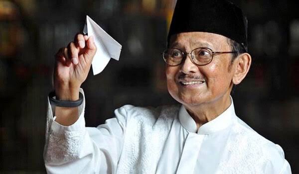 brccirebon's tweet photo. Selamat terbang eyang

Terimakasih banyak atas karya dan jasamu,

Insya Allah, Berkumpul kembali bersama Ibu Ainun di Surga Nya

#IndonesiaBerduka
#BJHabibie https://t.co/6TctrOg6uV