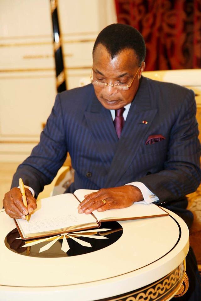 Le Président congolais Denis Sassou N’Guesso partage la douleur du peuple zimbabwéen et présente ses condoléances à son homologue Emmerson Mnangagwa suite au décès de l’ex président Robert Mugabe. <a href="/ThMoungalla/">Thierry Moungalla</a> <a href="/LuneOko/">lune oko</a> <a href="/Grace_Patcheli/">Grâce Patcheli</a>
