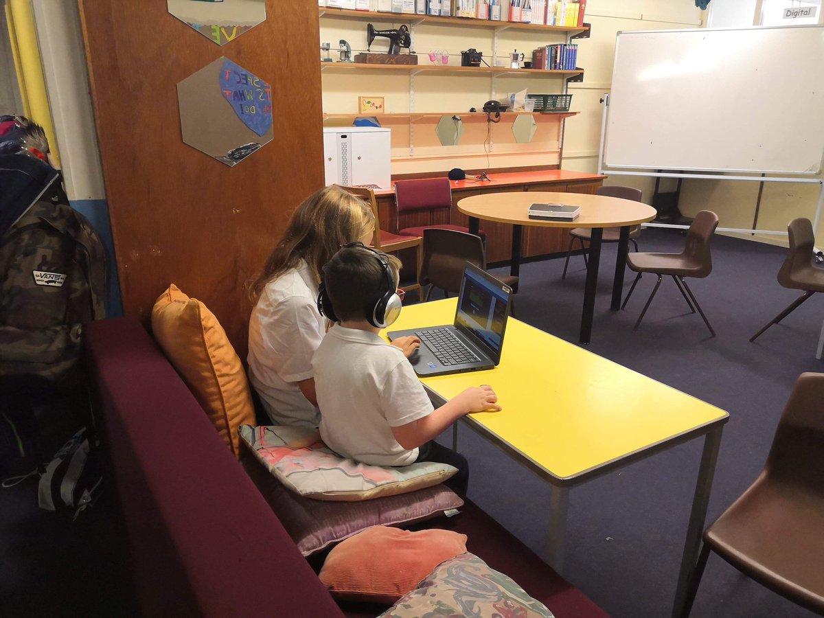 GillianFJones's tweet photo. P6 demonstrating to P2 pupil how to use the laptops and helping them practice typing. @BanchoryPrimary #BuddyWork #Engagement #21stcenturyskills #DigitalLearning #DigitalSkills https://t.co/Y5m3kV11zU