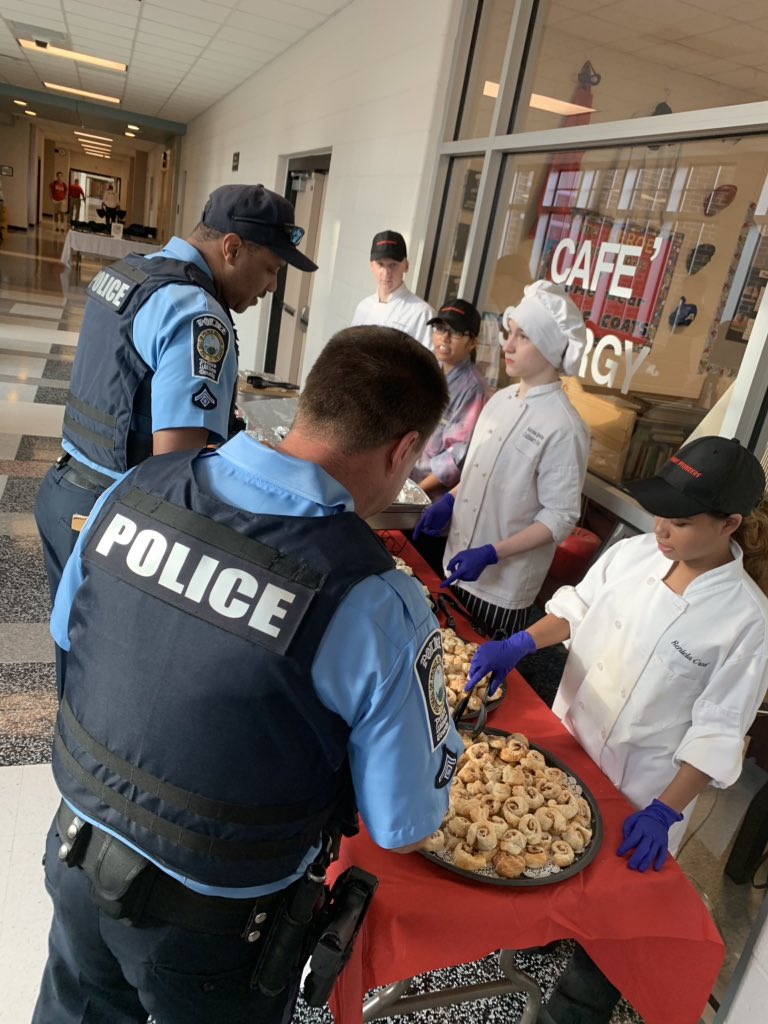 Eileen7News's tweet photo. .@PWCPolice have arrived for the First Responders Breakfast prepared by @PatriotCulinary 🍳 🥯 ☕️ #remember911 https://t.co/N1oX0c0tyD