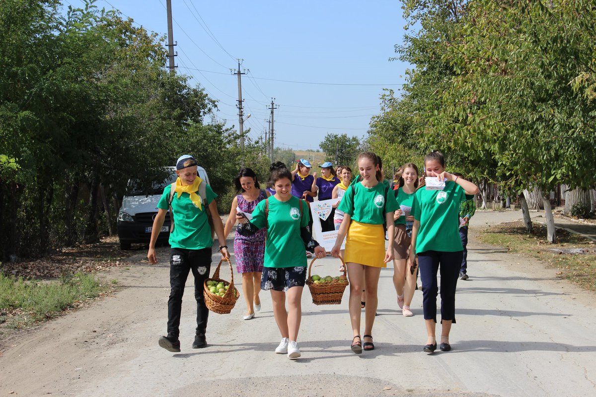 UNFPAMoldova's tweet photo. Increased attention to #Health #education discipline in #Moldova, where young people learn about safe behaviours, healthy nutrition, non-violence, mental health. A community march to promote &amp; support the discipline was organized in #Pirlita #Ungheni - #MoEducation @UNFPA #P4EC https://t.co/mPx7zajLD5