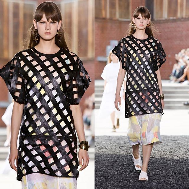 #JoannaTatarka [@joanna_tatarka] walks for <a href="/31philliplim/">3.1 Phillip Lim</a> #SS20

Styling: <a href="/nancy_rohde/">Nancy L Rohde</a>
Hair: @garygillhair 
MUA: <a href="/diane/">Diane Lee</a>.kendal
Casting: @danielpeddle @thesecretgallery

#NYFW #31philliplim #MandP ift.tt/30a8WGe