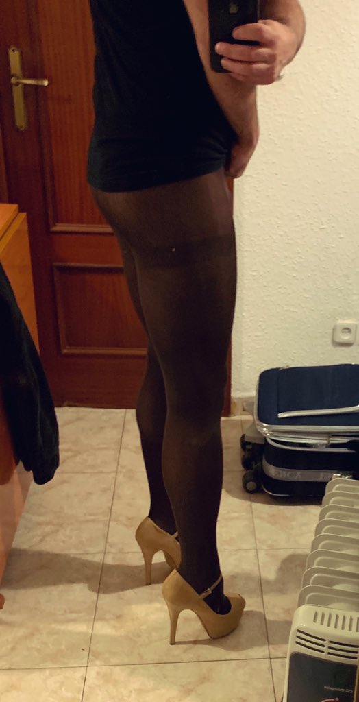 DanielaJnr's tweet photo. He vuelto a por mi ropita #crossdressers #travesti #pantyhosesissy #sissy #pantyhose #pantimedias #highheels https://t.co/i4BPGMvxNo