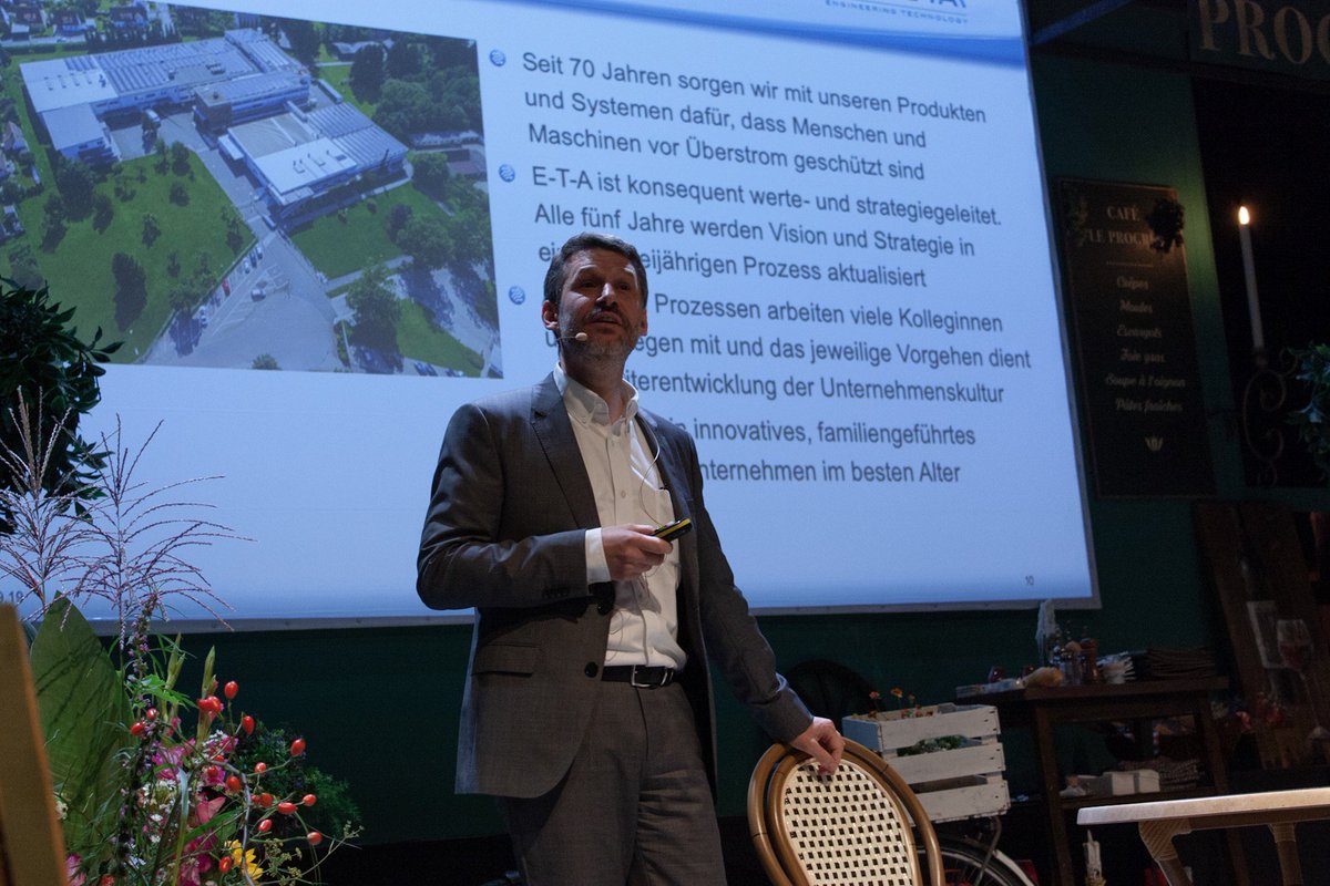 Erfahrungen die E-T-A mit ihren Product Ownern im agilen Kontext gemacht hat:
Der PO
-ist näher am Geschehen
-muss schnell reagieren
-muss sich mit anderen PO‘s einig sein

Stimmt das mit euren Erfahrungen als PO überein?