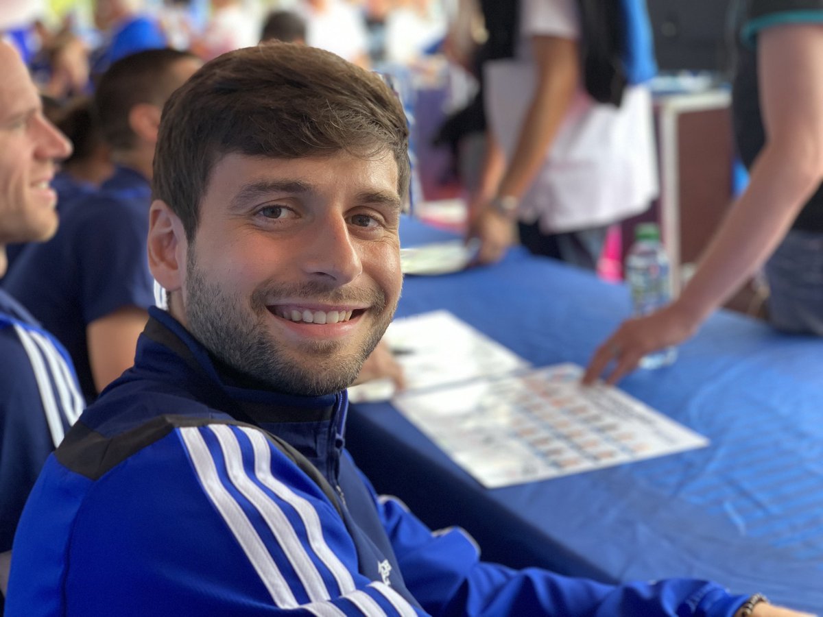 📸✒️ Effervescence à la <a href="/Foireurop/">Foire Européenne</a> : les selfies et dédicaces s’enchaînent ! #GénérationRacing 💙