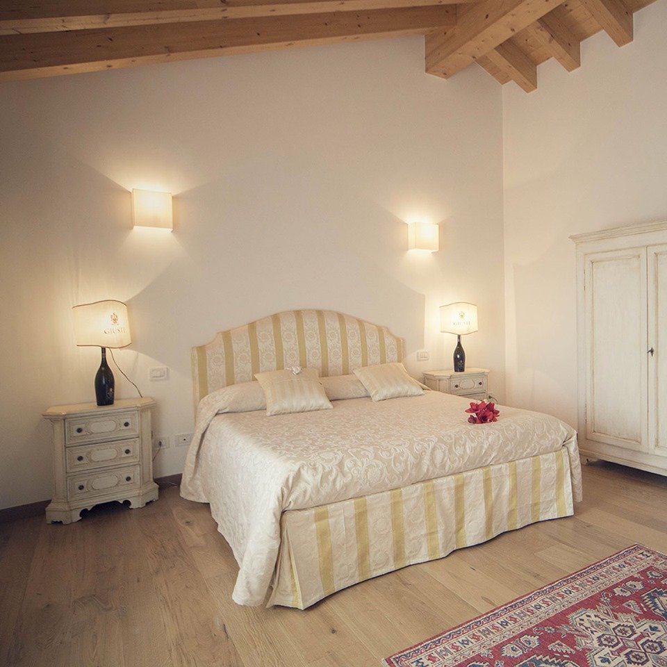 A few kilometers from #Treviso, #Asolo, #Conegliano and #Castelfrancoveneto our Country House Abazia is the ideal place to visit the splendid cities of this area.
Book your stay now: tiny.cc/bben