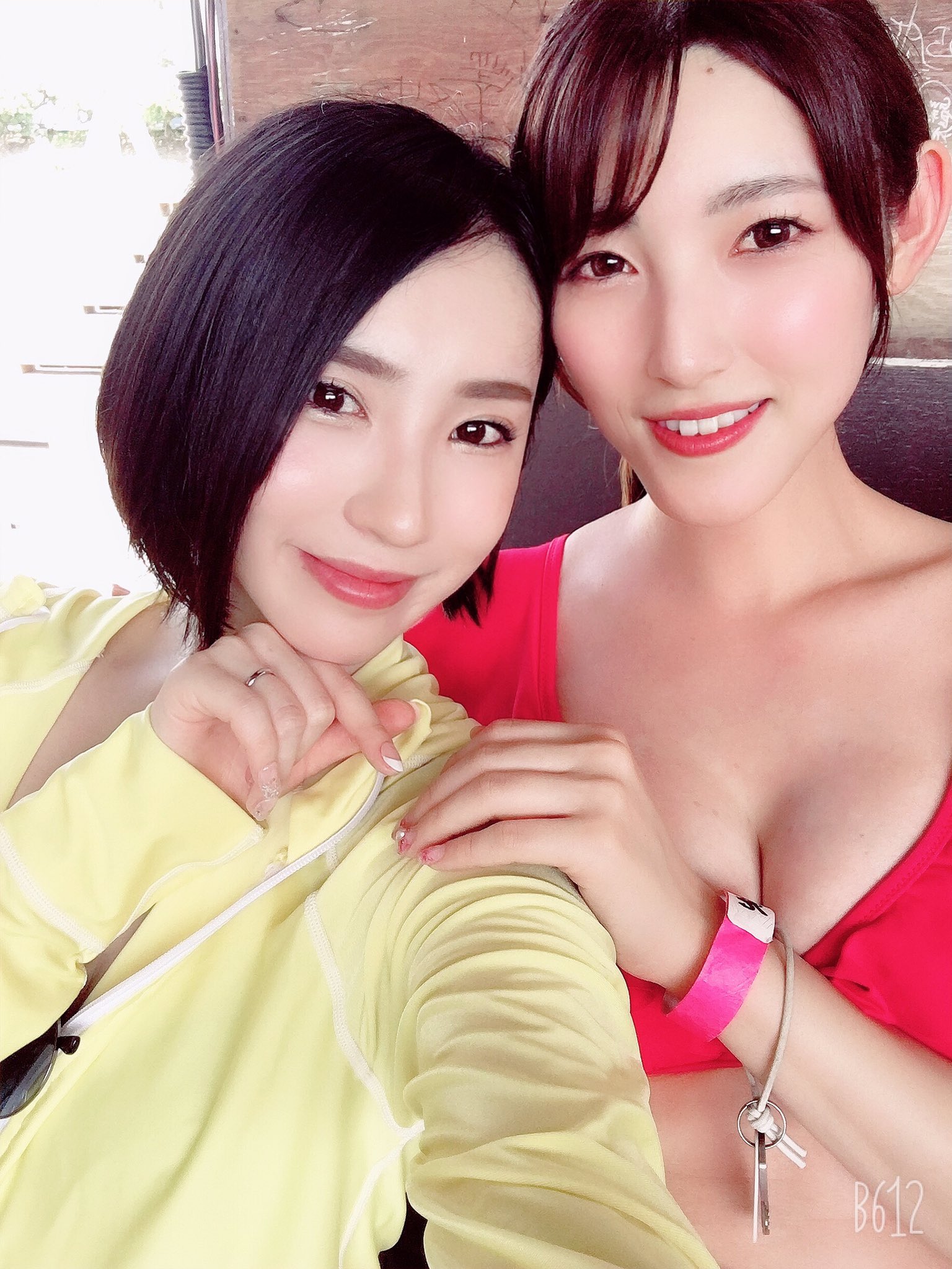 舞原 聖 森沢かなさん とても物腰の柔らかな美人さんで 私とのお喋りにも笑顔で付き合ってくださったやさしい方 一緒にかき氷を食べて 海辺をお散歩したりしました 私もかなさんのような 穏やかでおしとやかな女性になりたいです T Co