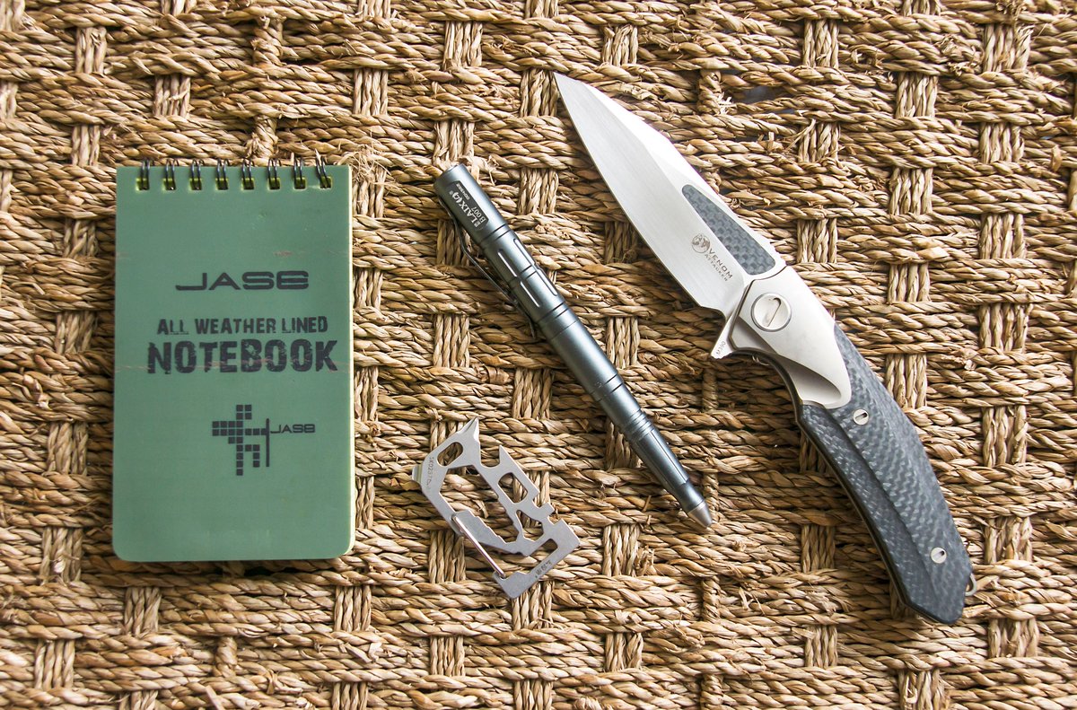 My everyday carry.

#everydaycarry #tactical #survival #knives #knife #aliexpress  #keychain #notebook #KevinJohn

Sanrenmu SK023Z keychain
<s.click.aliexpress.com/e/4wUaDE56

LAIX B5 Tactical Pen  
s.click.aliexpress.com/e/mV6XoyRO

Kevin John Venom 2 tactical knife.  
s.click.aliexpress.com/e/eNu2O37K