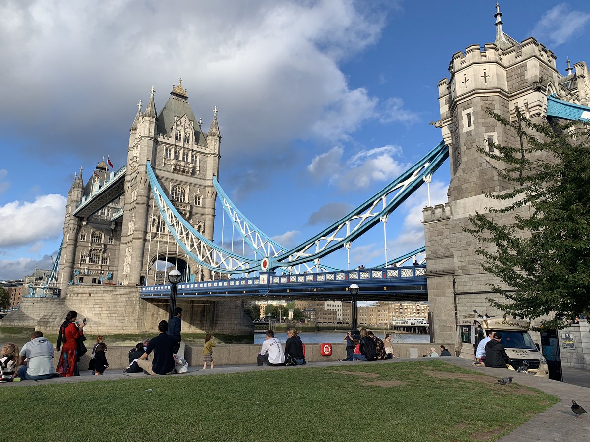 HollyClapham2's tweet image. Popped to London for a @CollegePodiatry meeting for the new website, and been ordered by my 9 year old to take some pictures of his favourite London places! #BabyNerd #LoveBridges #LoveHistory
