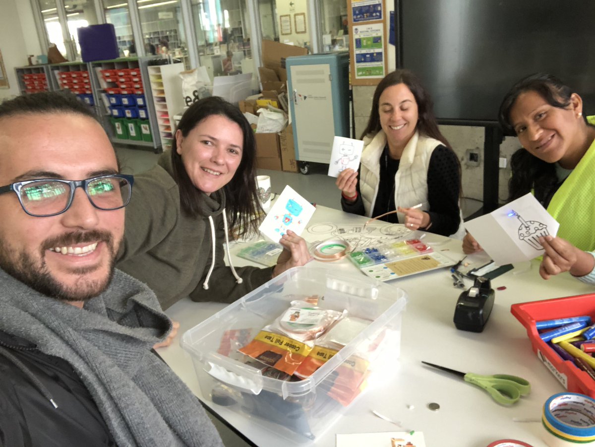 puppoperfumo's tweet photo. Crazy things happen when learning innovation coach @puppoperfumo &amp; art teacher @JohannaPinasco plan together... environmentally friendly cars! art, science, engineering and technology 
@FDRelementary #FDRrocks #STEM https://t.co/Qh9JDi4XoR