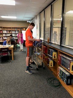 godwin_library's tweet image. Students recharged playing Uno during lunch and Mr. Reaves students talked about genre and had the chance to blind date a book.  @rvabmdavis @hcpslib @suzannestockman