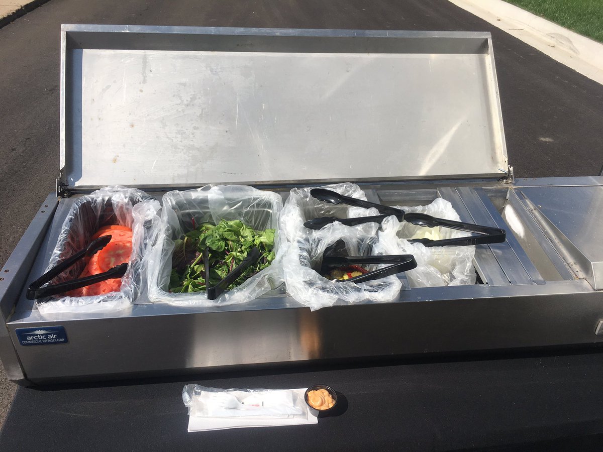 TomlinsonMary14's tweet image. It’s our first #foodtruck day of the year @VV_Voyagers !!! The @PerkNPickle lunch was amazing! #imstuffed #therewillbenaptime #dillwithit #viewourstory #enjoytheview #thirdistheword