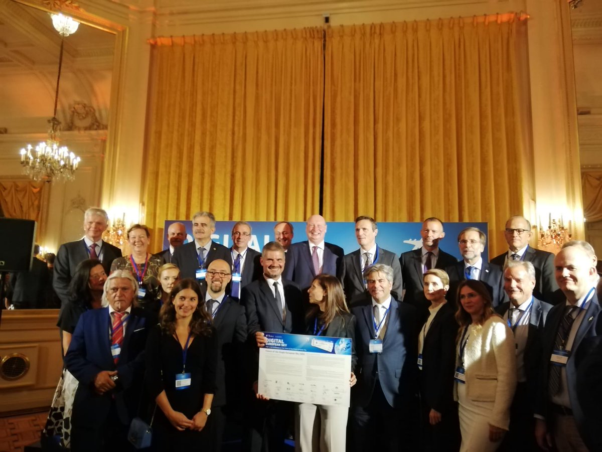 A4Europe's tweet photo. The #SES Declaration signatories hand it over to @Transport_EU chief Henrik Hololei. #aviationstrategyeu #EfficientAirspace @MarianMarinescu https://t.co/okxuTdu32c