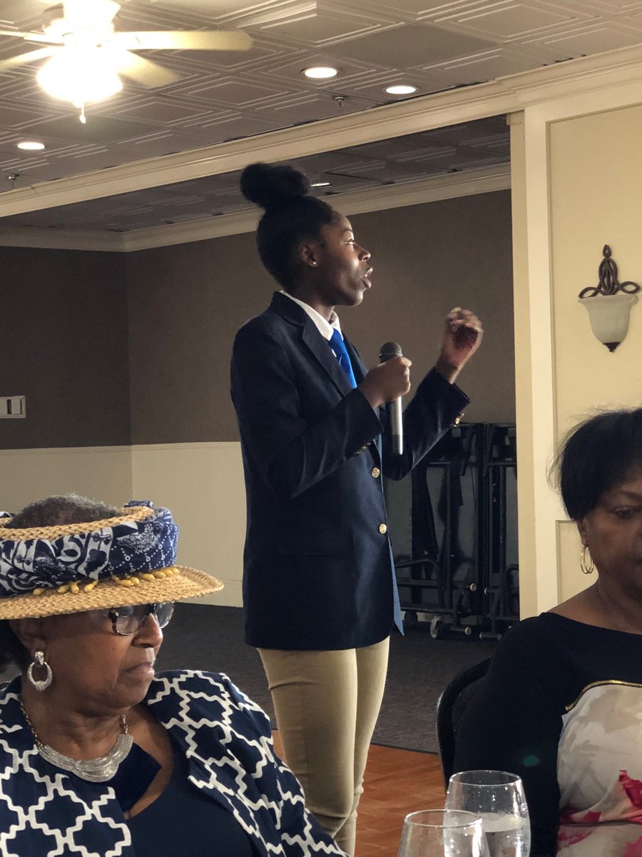 PhsAcademyCoach's tweet photo. Janeé Thomas @PhoebusHS1 #ACE student speaks to the #HamptonRetiredTeachersAssociation about her fantastic experiences throughout her 3 years @HCS_AoH #WeAreHCS #real-world #careerready #settingtheworldonfire #classof2021 https://t.co/5qjtaO0PFg