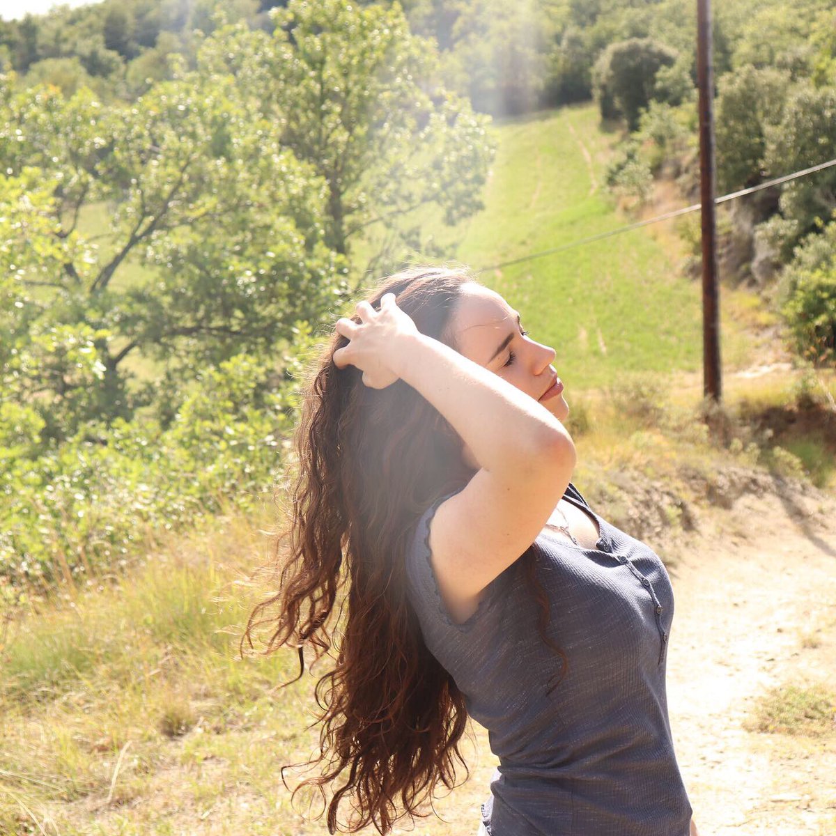 ElsaManrres's tweet photo. It’s YOUR time to SHINE ✨ #shining #countryside https://t.co/y5jgat6Jhe