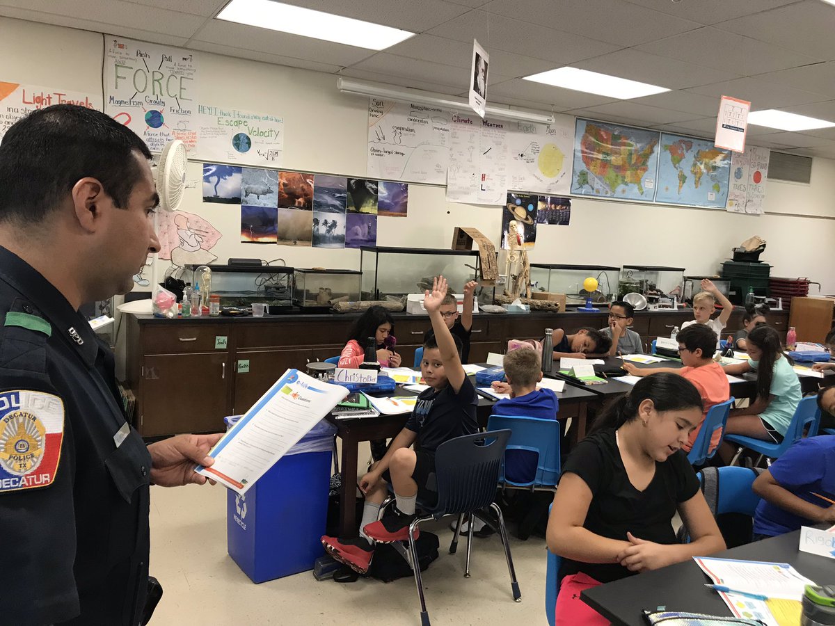 raineyrockets's tweet photo. It’s a GREAT DAY! @DISD_DIS #DISjourney #raineyatomsmashers https://t.co/ayz7TUNeZP