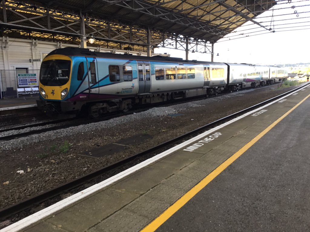 CicelyTmd's tweet photo. #2019RailtourDay7 11/09/19 In search of Nova
185 129 HUD - MCV or ?
9M14 1603 Newcastle to Liverpool Lime Street
TransPennine Express service
#Desiro #TransPennineRoute @TPExpressTrains @TPEassist #LoveStephanie 💖#OutOfBreath #WrongPlatform https://t.co/tVIyVUqecb