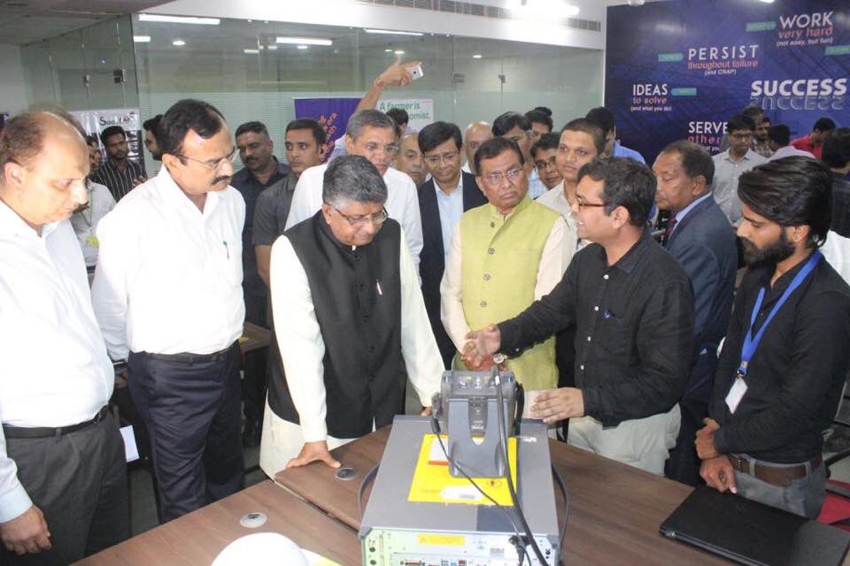 drkiritpsolanki's tweet photo. गाँधीनगर आईआईटी में “ एक्सलेन्स सेंटर “ का उद्घाटन यूनीयन आईटी, विधि एवं संचार मंत्री , @rsprasad जी ने किया । उस में गुजरात के गृह मंत्री @PradipsinhGuj जी , लोकसभा में मेरे साथी @hasmukhpatelmp जी भी उपस्थित थे । स्टार्ट अप में भारत विश्व में दूसरे पायदान पर है । https://t.co/sMGOZkMUEf
