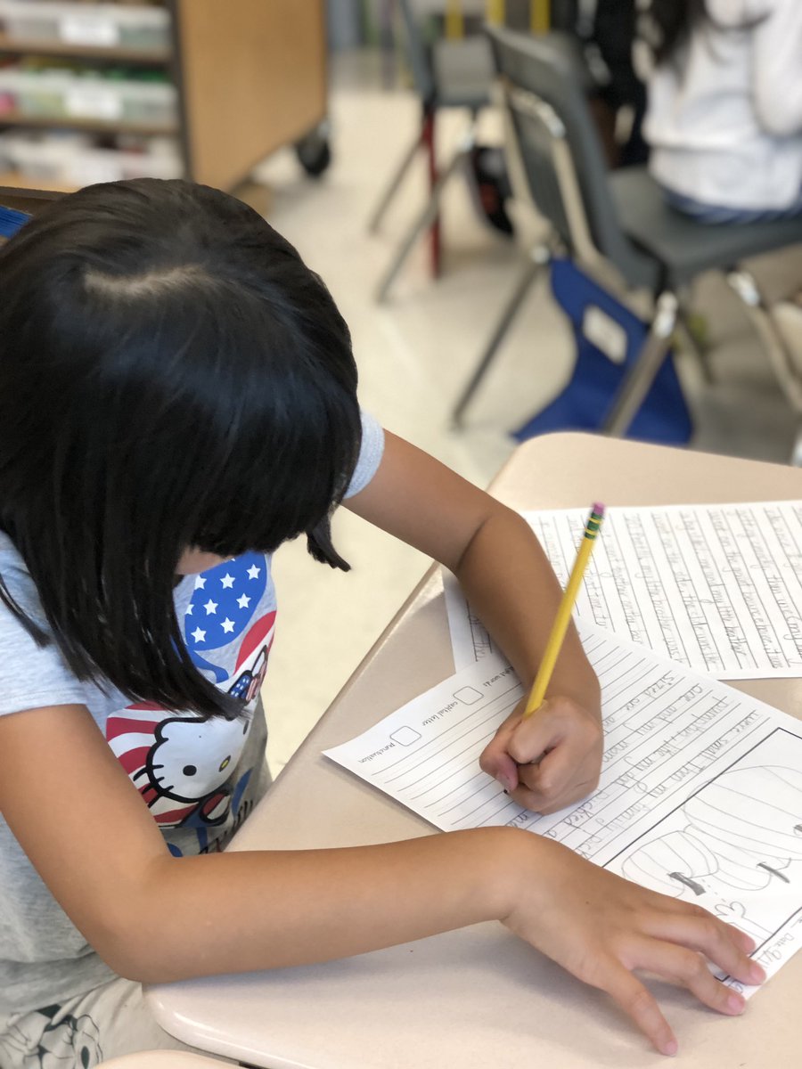 MrsHosen's tweet photo. Working hard to write about things we love and care about in Writer’s Workshop today ✏️ @RLCPrincipal #rlc19 https://t.co/L86LO9fMd0