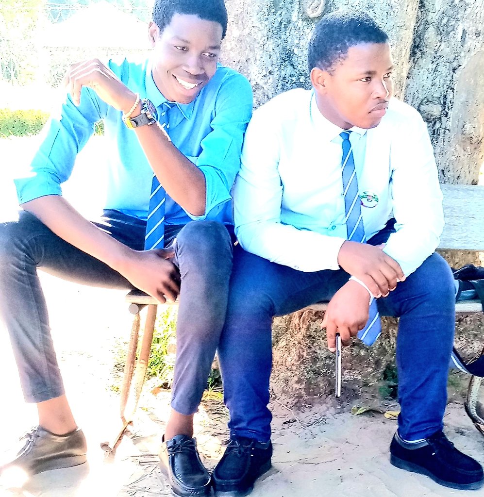 nduduzo_wanda's tweet photo. Am at school with my gang https://t.co/ybrgV3l7Kb