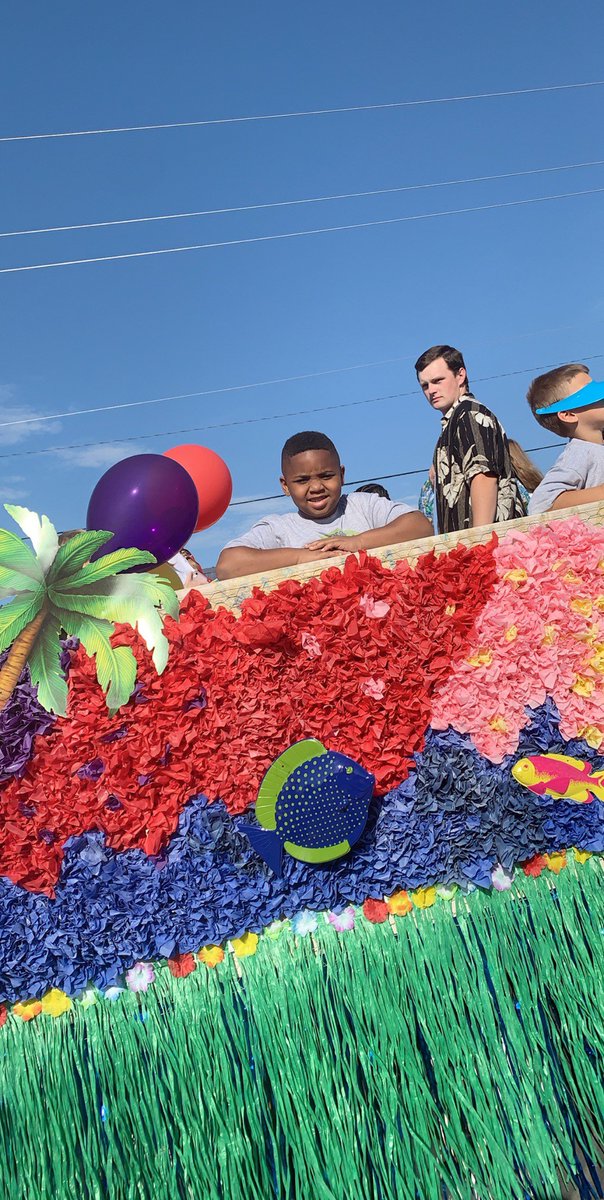 Havencroft 2nd grader, Derian Lockett, had fun riding on Mayor Mike's float at the Old Settler's parade. Derian was one of those selected at last year's visit with 1st graders. Thanks Mayor Mike for all you do for students in Olathe! <a href="/MichaelCopeland/">Michael Copeland</a> <a href="/CityofOlatheKS/">City of Olathe, Kansas</a> @OlatheLMS