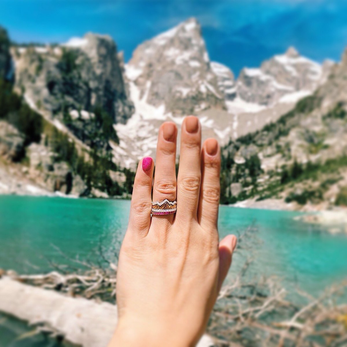 HHJewelryDsgn's tweet photo. Something for everyone! 🏔 

#hhjewelrydesign #stuller #mountains #diamonds #diamondring #ring #rings #stackablerings #stackingrings https://t.co/Y2DdiD5yjG