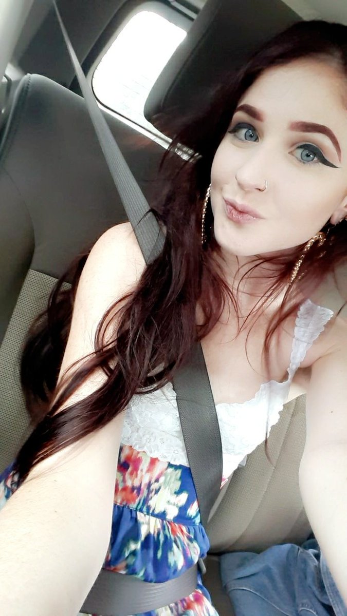 HazellMoon's tweet photo. Going to get some lunch then getting back online👄😋🥡 https://t.co/vxQnkjvykK