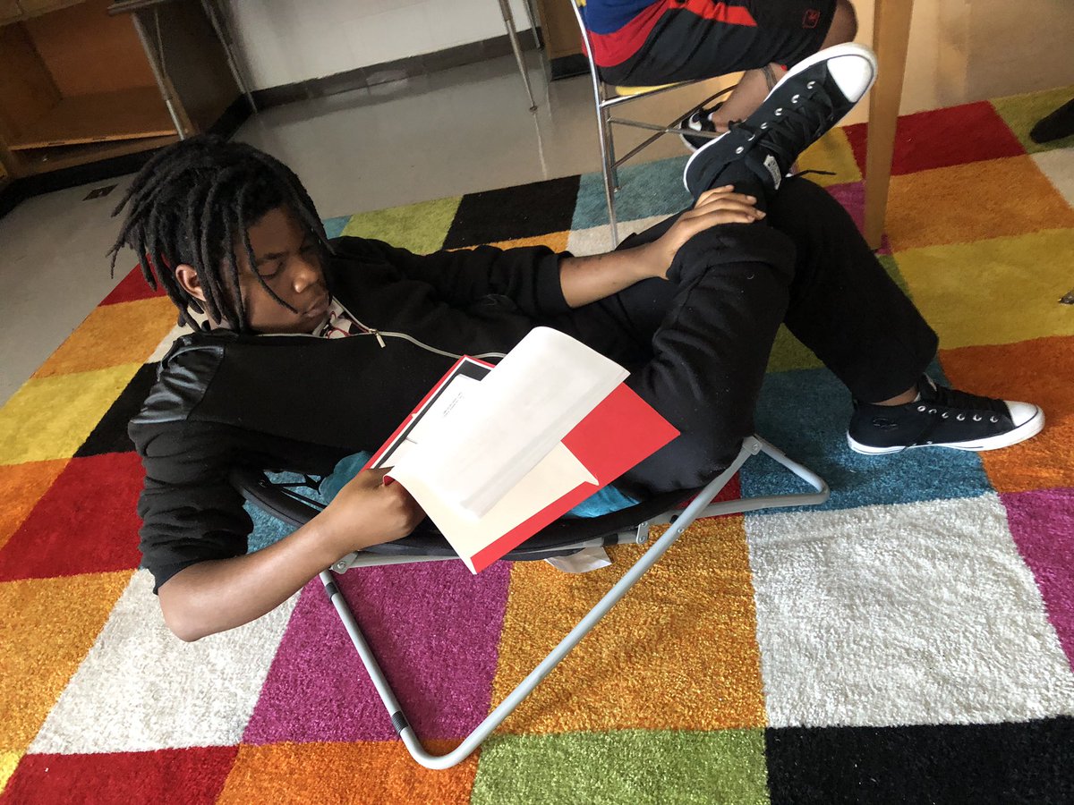 DossTechdesign's tweet photo. @Ms_Hancox Junior English class taking notes about Citing text evidence and reading “The Bluest Eye” !! #TechAndDesign #DossHighSchool #English #TheBluestEye https://t.co/Blxvo4B3lC