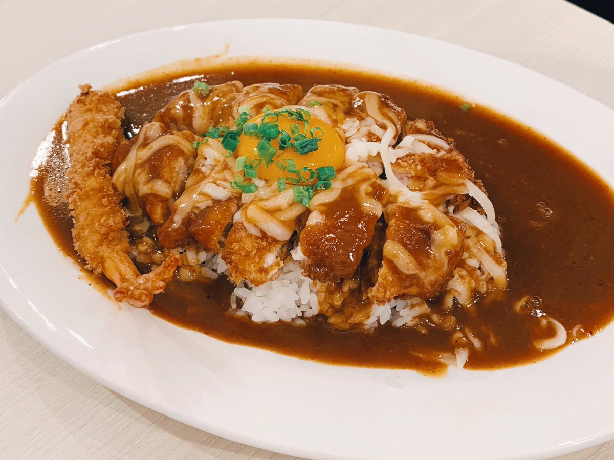 willreview's tweet photo. I am Curry 🍛
ฉันคือ(แกง)กะหรี่

ซ.อารีย์ 1

ร้านของเซฟปอนด์ มาสเตอร์เชฟ 
มารับรองเจอเชฟแน่นอน เน้นๆที่ข้าวแกงกะหรี่ แต่มีแบบไม่มีแกงก็มีถ้าใครไม่กิน
ส่วนตัวชอบ เหลนล๊อบเตอร์ (กุ้งทอด)เน้นๆ 
โดยรวมก็อาจจะไม่ว้า���มาก แต่ก็อร่อยดี ต้องลอง!!

เชฟหล่อบอกต่อคร่ะ~
@aroii https://t.co/bdGEfxZu8S