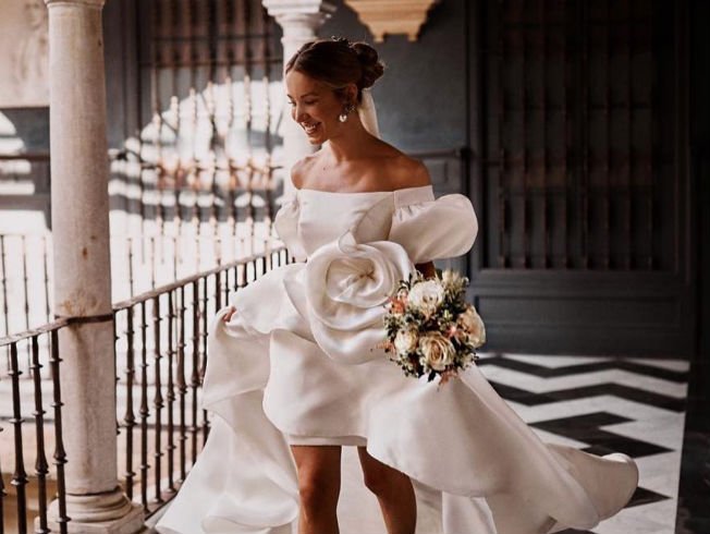 BulevarSur's tweet image. Se convirtieron en virales en Instagram por sus originales vestidos de novia, ¿cuál es vuestro preferido?
ow.ly/74fp50w55DJ #BulevarSur #BsModa #Bodas #Novias #Bridal #Bride
