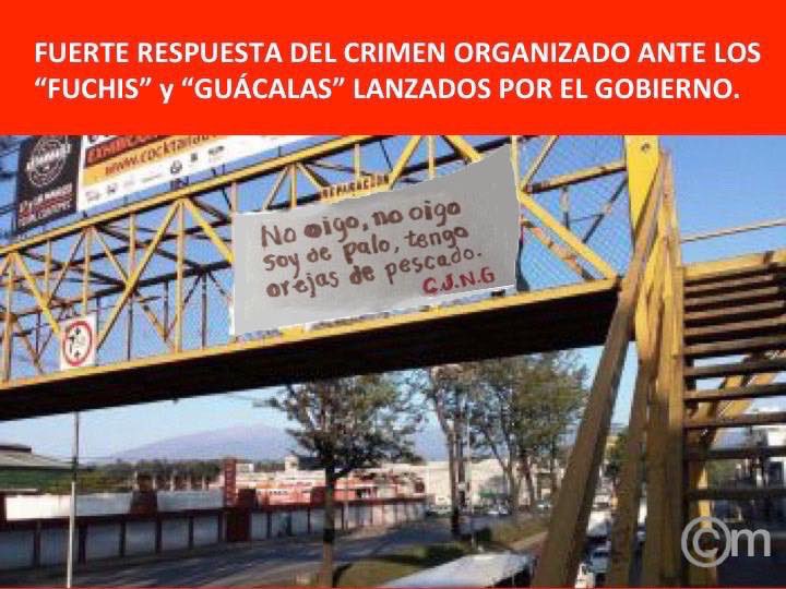 LaPollyMolly's tweet photo. Aparecen narco mantas como respuesta al mensaje de López. https://t.co/RiJldPCtOr
