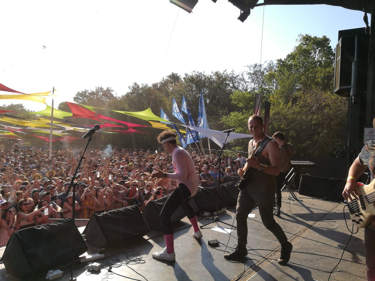 Goosebumps. Literal Goosebumps!
It's very possible that you can hear us singing along with <a href="/spoegwolf/">Spoegwolf</a> a few blocks away!

Also hi <a href="/schalkiebez/">Schalk Bezuidenhout</a>!☺

#Lentedag2019