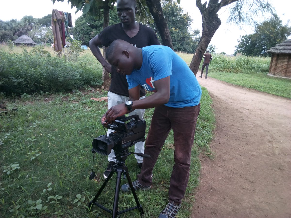 ajok_diana's tweet photo. #RLPat20 team Adjumani on action in Arinyapii  @refugeelawproj @DrChrisDolan @Otim_Patrick @opshaq @BongomineEmman2 @SimonMapkwe @ongwechd https://t.co/KoCBc7OYZP