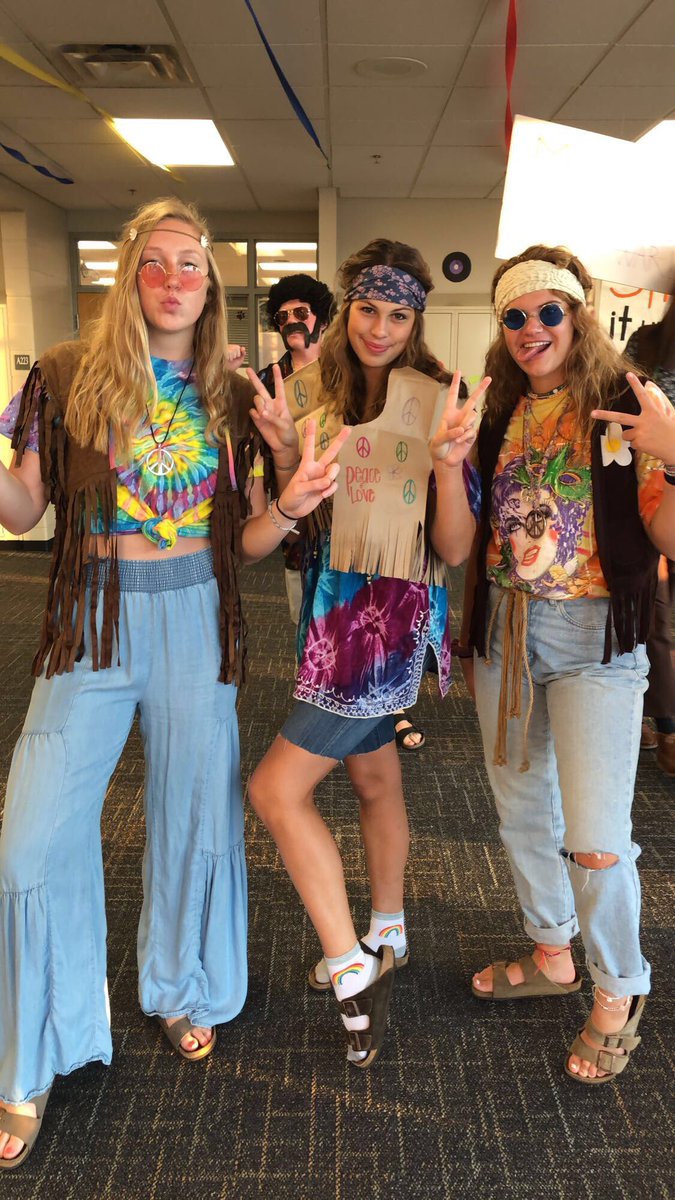 ciara_mattson's tweet photo. Grooving back in time mannnnn ✌🏻
@WhatsUpSouth @SOUTH_STUCO #PHSHOCO19 https://t.co/uU6GVKGaxh