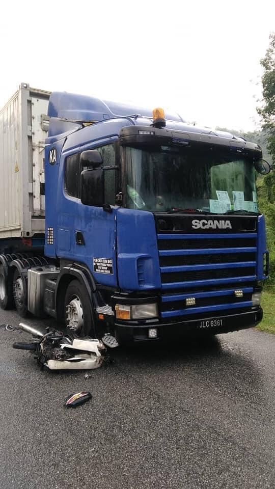 Elyshatasha's tweet photo. Assalamualaikum semua , yang accident (maut) petang tadi Cameron-Simpang pulai tu sepupu saya..mintak semua tolong report ig arwah (naaajerr._) , thankyou semua ☺️ semoga arwah ditempatkan dikalangan orang beriman dan dipermudahkan urusan di sana 😞🙏🏻 https://t.co/IuxdDYmETz