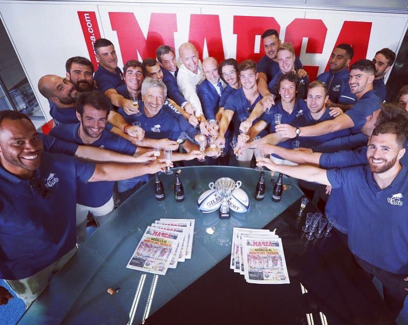 Que mejor manera de celebrar por octava vez la supercopa que brindando con Emina espumoso. Enhorabuena equipazo <a href="/VRAC/">🧀 VRAC 🧀</a> #distribucionesvelayos #rugby #vraccampeon #emina #espumoso <a href="/eminawines/">EMINA</a>