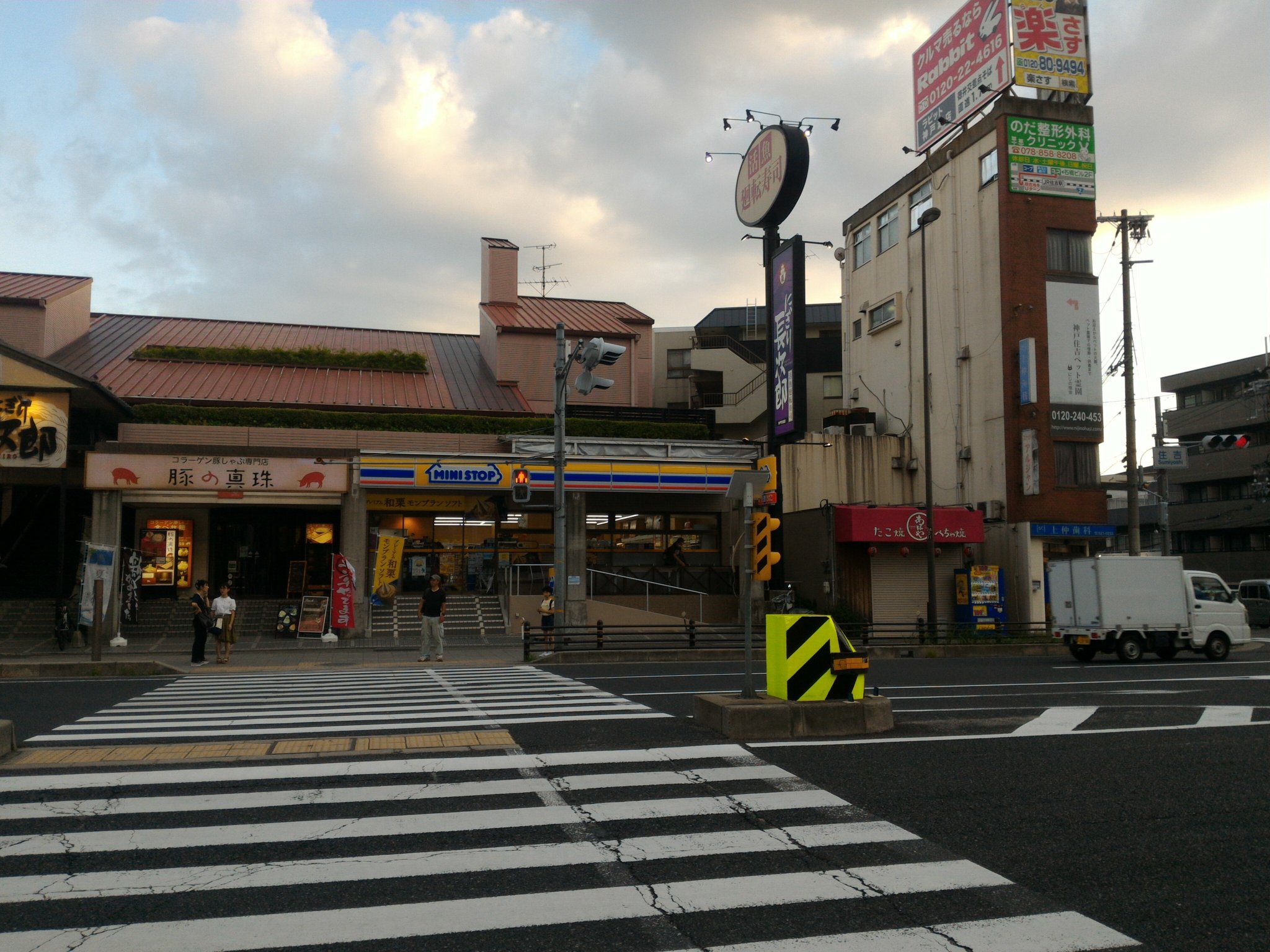 Ministop 情報垢 No Twitter 店舗紹介 兵庫編 神戸住吉店 兵庫県にある店舗です Jr神戸線の住吉駅付近にあります 残念ながらイートインスペースはありませんが 車椅子の方でも利用できるようバリアフリー構造になってます 住吉でお降りの Ministop 情報垢 No Twitter 店舗紹介 兵庫編 神戸住吉店 兵庫県にある店舗です Jr神戸線の住吉駅付近にあります 残念ながらイートインスペースはありませんが 車椅子の方でも利用できるようバリアフリー構造になってます 住吉でお降りの