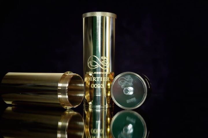 Charlie67793659's tweet photo. The Dirtier is a 34mm diameter Mod. it has a 7 guided switch housing and fire button for perfect firing every time. The Hybrid is adjustable to take 26650, 21700, 20700, 20650 and 18650. Over at shade-e-vaping and use charlie10 at checkout @endlessmodsuk @sevaping https://t.co/BfgvcbrUxt