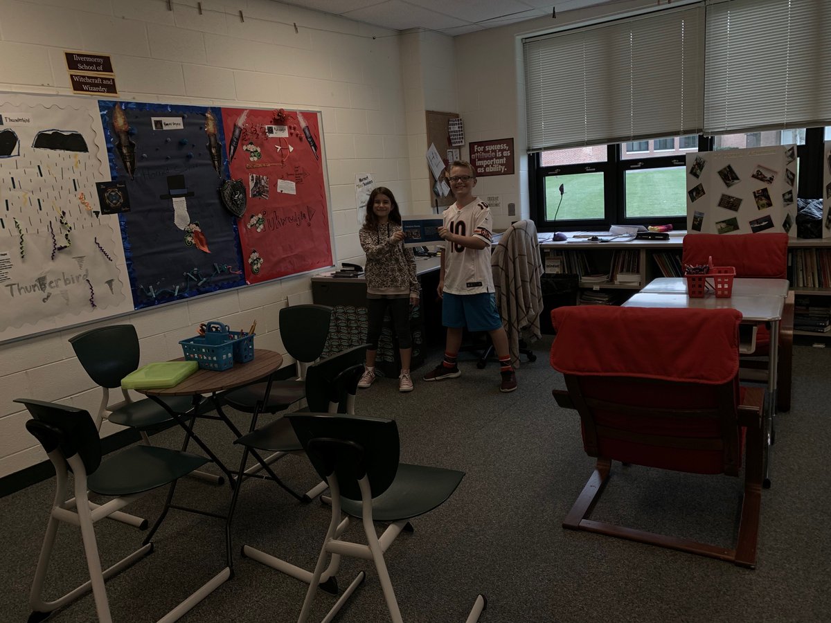 Students in Zahra Raza's class creating learning spaces that best support their inquiry.
#BlankCanvas34 
#WeAreD34 
#InquiryMindset 
#hoffmanhornets