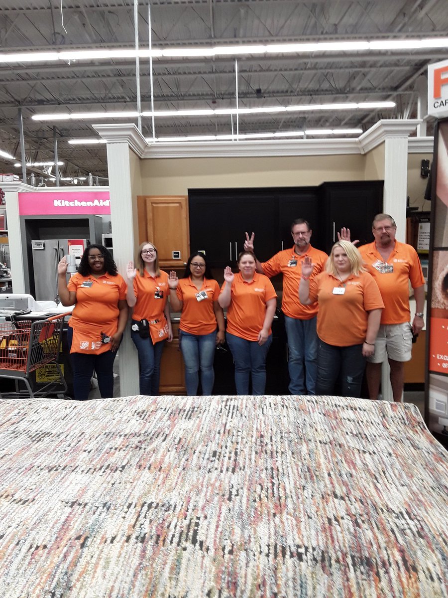 Met 8521 reciting safety pledge during daily huddle. #safetyispersonal <a href="/schiff_david/">David Schiff</a>