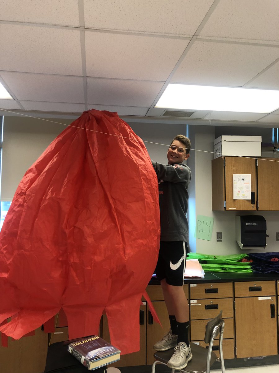 EdwardsPSD's tweet photo. Balloon Fest prep in action @OrefieldMS - Innovative and fun learning experience for all Ss! @CSchlaner @JasonKlinger7 @brianholtzhafer #psdready21 #psdpd #psdstem #parklandpride #omsjags https://t.co/4LWwWp9LZD