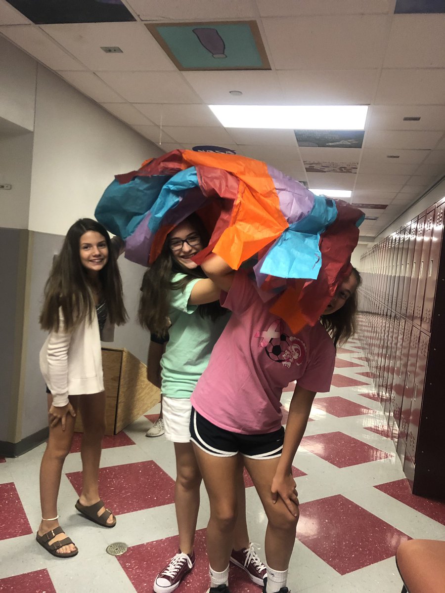 EdwardsPSD's tweet photo. Balloon Fest prep in action @OrefieldMS - Innovative and fun learning experience for all Ss! @CSchlaner @JasonKlinger7 @brianholtzhafer #psdready21 #psdpd #psdstem #parklandpride #omsjags https://t.co/4LWwWp9LZD