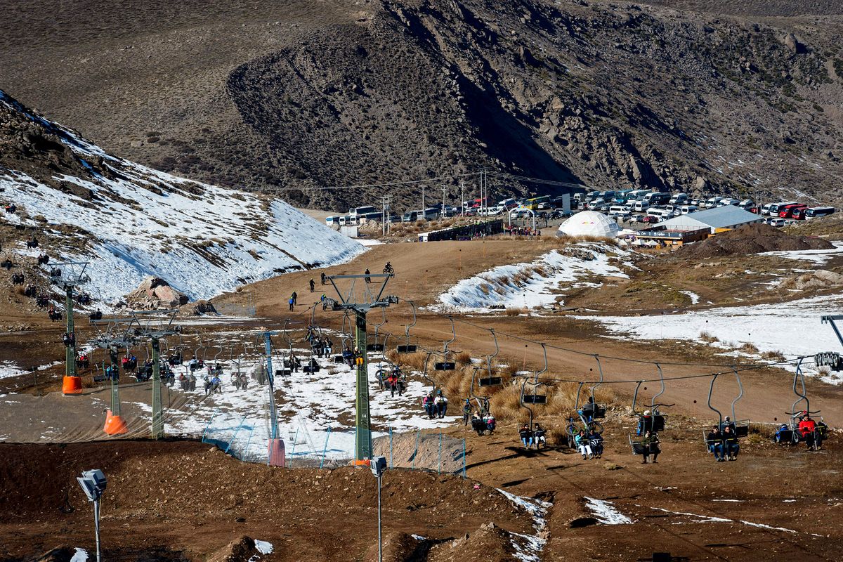 This is what the  #ClimateEmergency looks like in  #SouthAmerica right now.30/Aug/2019:Peak ski season: "Skiers dodged rocks, patches of grass & muddy slush as they descended the slopes of  #Chile’s El Colorado ski resort...And those were the good trails" https://www.bloombergquint.com/onweb/giant-vultures-circle-slopes-in-truly-depressing-ski-season