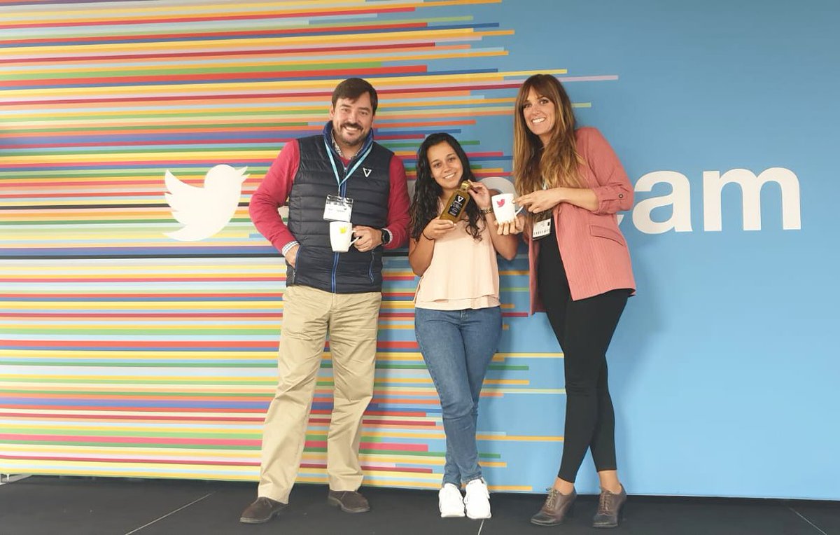 VisionClickes's tweet photo. ¡VisionClick por el mundo! 🌎✈️
Ya sabéis que en #Visionclick no paramos quietos 🤣. Nos encontramos en #Dublín, donde ayer tuvimos una reunión con @Twitter para conocer más a fondo la herramienta publicitaria #TwitterAds.
¡Salimos encantados por ambas partes! 😉 👏 👏 https://t.co/QC8Ls5ygwZ