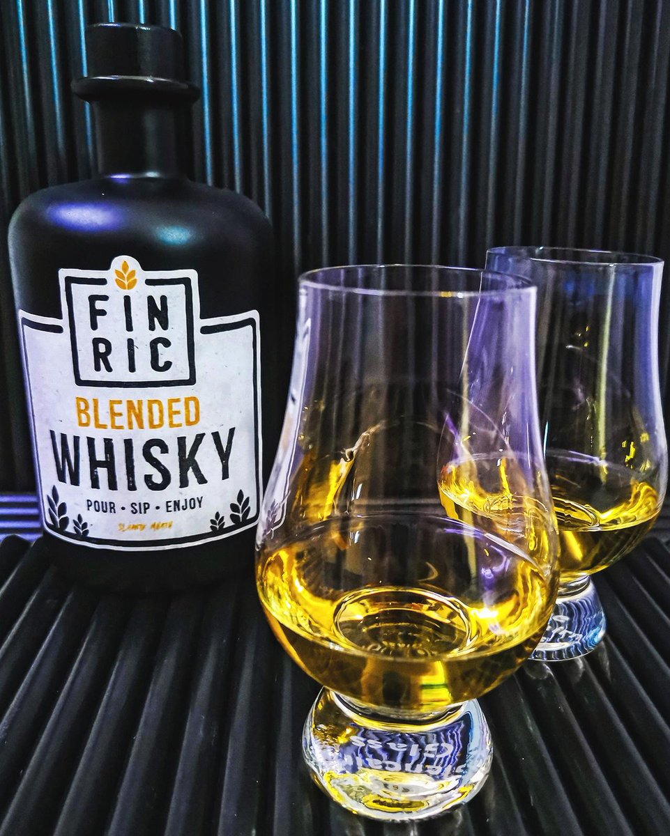 finricwhisky's tweet photo. 🧡 Mit wem teilst du deinen🥃 FINRIC Whisky? 
#poursipenjoy
Hier könnt ihr euch auch eine Flasche genehmigen 👉 https://t.co/czrHAmuqd3

#whisky #poursipenjoy #finricwhisky #finricblendedwhisky #finric #blend #blendedwhisky #blendedscotch #scotchwhisky #scotch #scotchgram https://t.co/ljDv4SnKs4