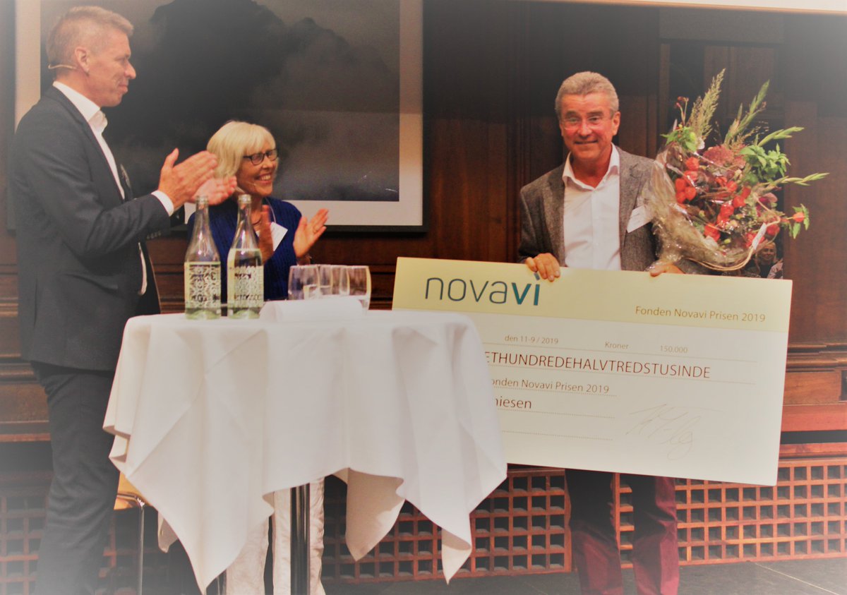 FondenNovavi's tweet image. Der er med stolthed, at vi kan præsentere vinderen af Fonden Novavi-prisen 2019! Prisen på 150.000 kr. til Overlæge Henrik Thiesen for sin mangeårige indsats med at etablere sundhedstilbud målrettet socialt udsatte borgere, deriblandt alkohol- og stofbrugere. #dkpol #sundpol