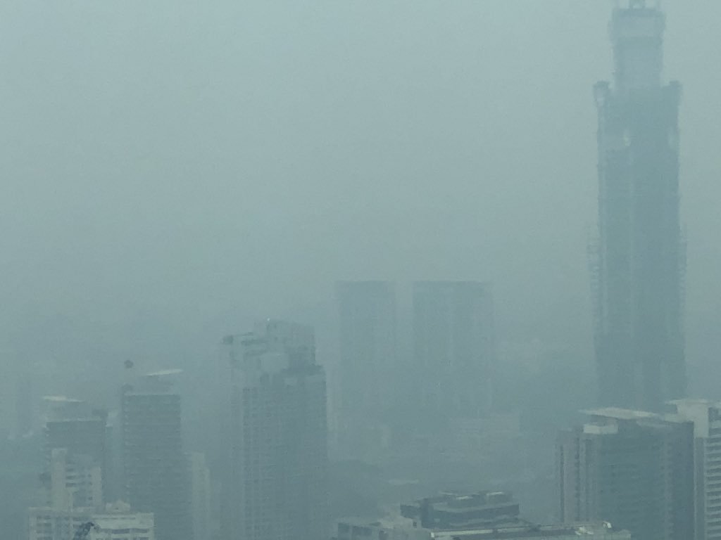 tgmta6274's tweet photo. API reading of 160 in KL earlier today. Not amusing- or healthy- at all #haze https://t.co/5UEapjnRPX