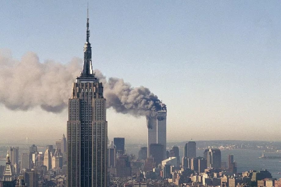 BSnapz2019's tweet photo. On this day 18yrs ago:

~246 people woke up for their morning flights.
~2,606 people woke up for work.
~343 firefighters woke up for their shift.
~ 60 police officers woke up for morning patrol. 
~ 8 paramedics woke up for their shift.

None of them saw past 10am.

#NeverForget https://t.co/jai7ckJKhN