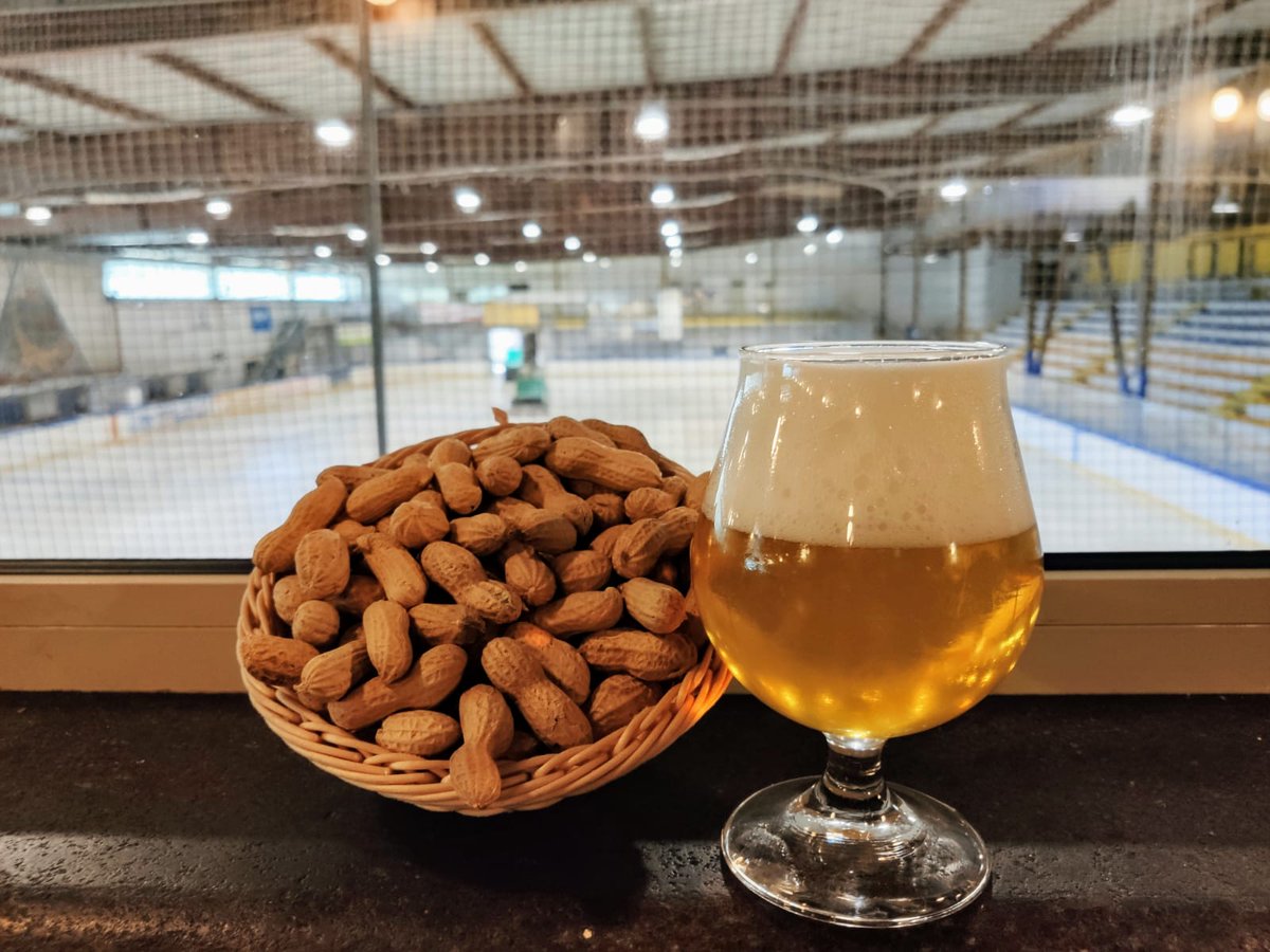 Sapevate che Turbacci è l'unico brew pub in Europa ad affacciarsi su una pista di pattinaggio sul ghiaccio?

Potrete gustarvi fiumi di birra artigianale accanto alle ampie vetrate che danno sull'impianto e poi - perché no - scendere in pista!

Per info e prenotazioni
069094701