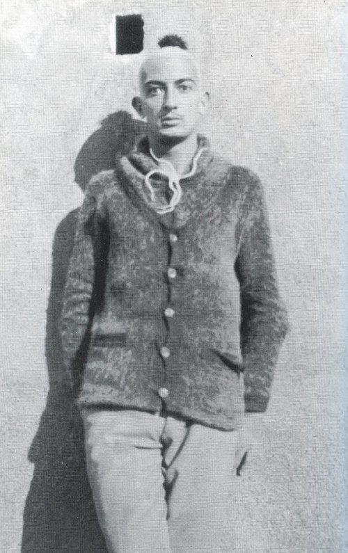 tbarnaud's tweet image. On a rarement vu Dalí jeune :

Incroyable portrait de Salvador Dalí par Luis Buñuel (1930)